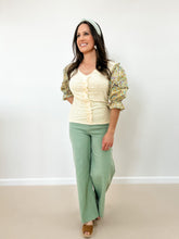Load image into Gallery viewer, Floral Contrast Sleeve Blouse (2 Colors Available)