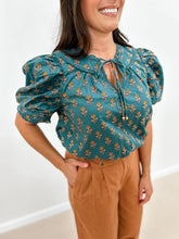 Load image into Gallery viewer, Floral Puff Sleeve Blouse