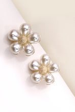 Load image into Gallery viewer, Floral Pearl Stud Earrings