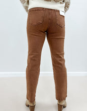 Load image into Gallery viewer, Mid Rise Straight Crop Jeans