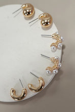 Load image into Gallery viewer, Trio Huggie Pearl Gold Earring Set