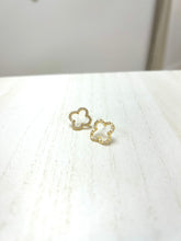 Load image into Gallery viewer, Quatrefoil Stud Earrings