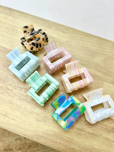 Small Marbleized Claw Hair Clip